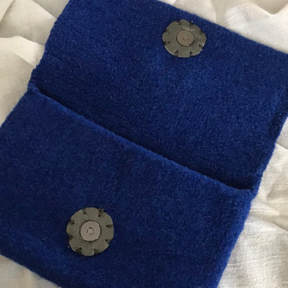 Hand knitted & felted clutch bag w crystal brooch - Picture 3 of 6